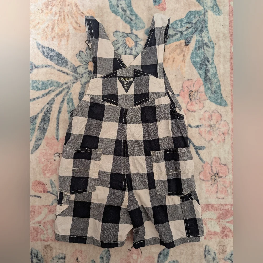 $ 💥3/$24 OshKosh B'gosh Navy and White‎ Checkered Shortalls